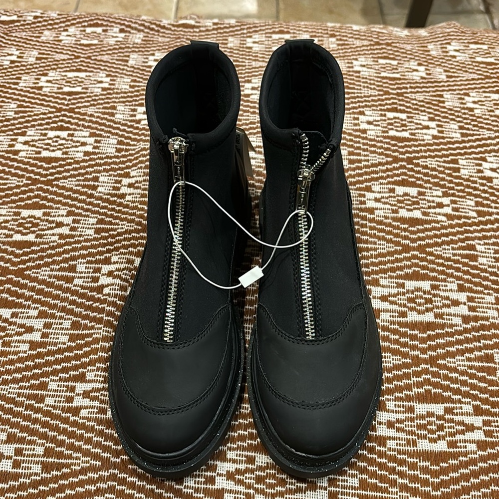 ZARA ankle boots with zip detail in the front